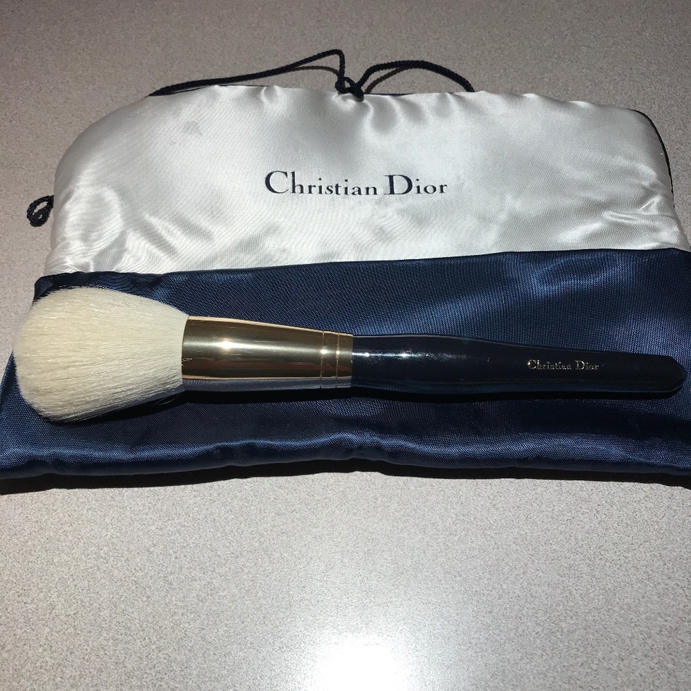 ❤️ HOST PICK! *** DIOR POWDER BRUSH